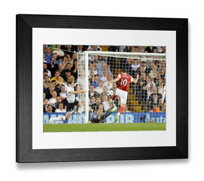 Framed Print : Robin van Persie's Dramatic Hat-Trick: Arsenal vs. Tottenham, 20 / 4 / 11