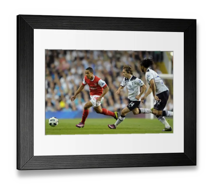 Framed Print : Theo Walcott (Arsenal) Luka Modric (Tottenham). Tottenham Hotspur 3: 3 Arsenal Framed Print : Theo Walcott (Arsenal) Luka Modric (Tottenham). Tottenham Hotspur 3: 3 Arsenal