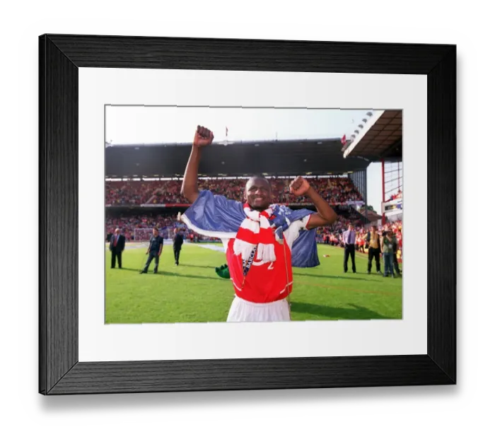Framed Print : Arsenal vs Leicester City: FA Premiership Battle at Highbury, May 15, 2004 Framed Print : Arsenal vs Leicester City: FA Premiership Battle at Highbury, May 15, 2004