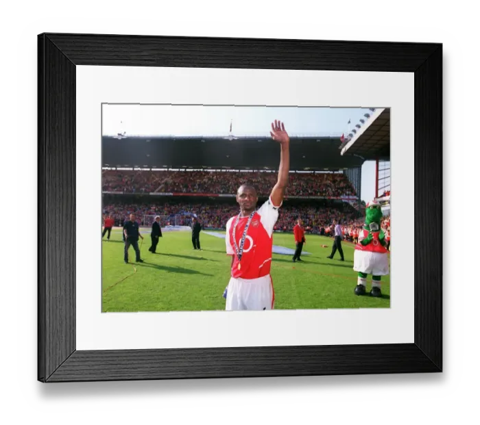 Framed Print : Arsenal vs Leicester City: FA Premiership Battle at Highbury, May 15, 2004