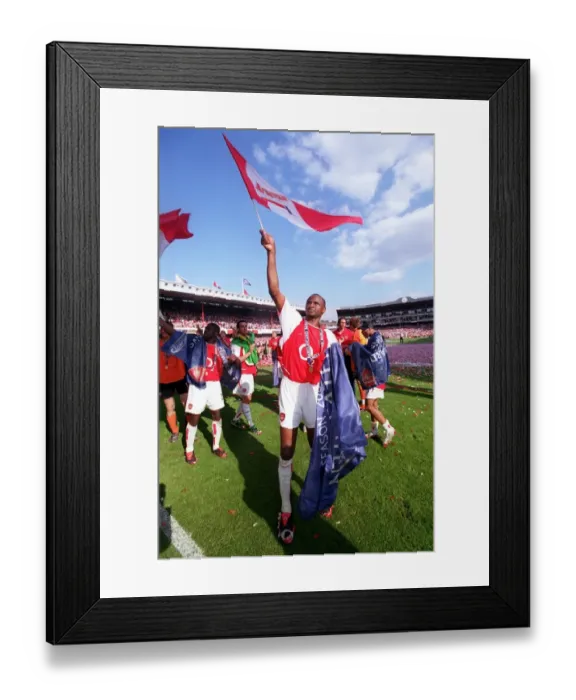 Framed Print : Arsenal vs Leicester City: FA Premiership Battle at Highbury, May 15, 2004 Framed Print : Arsenal vs Leicester City: FA Premiership Battle at Highbury, May 15, 2004