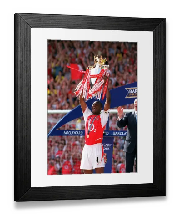 Framed Print : Arsenal vs Leicester City: FA Premiership Showdown - May 15, 2004, Highbury, London