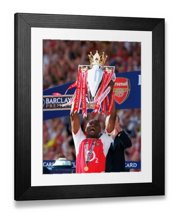 Framed Print : Arsenal vs Leicester City: FA Premiership Showdown at Highbury, London (May 15, 2004)