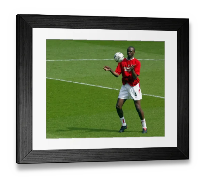 Framed Print : Patrick Vieira (Arsenal) warms up before the match. Arsenal 2: 1 Leicester City