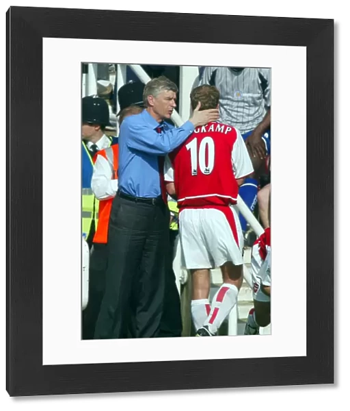 Arsene Wenger and Dennis bergkamp (Arsenal). Arsenal 2: 1 Leicester City