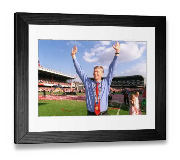 Framed Print : Arsenal vs Leicester City: FA Premiership Showdown, May 15, 2004, Highbury, London Framed Print : Arsenal vs Leicester City: FA Premiership Showdown, May 15, 2004, Highbury, London