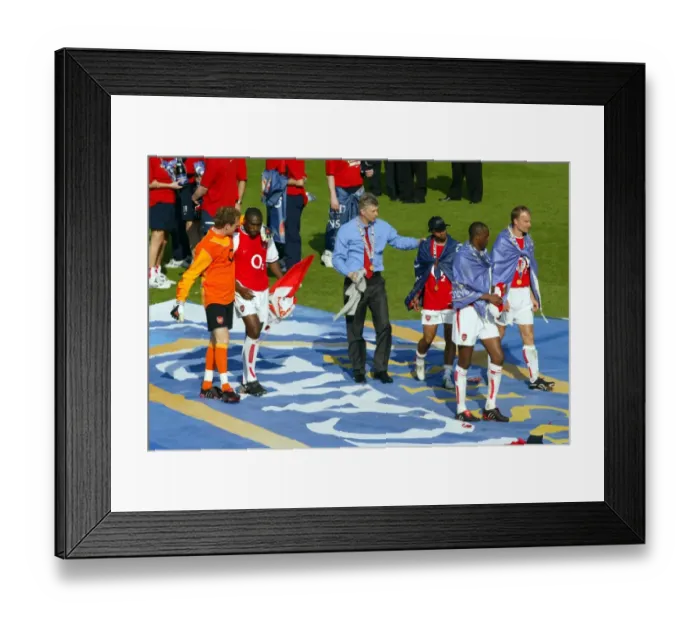 Framed Print : Arsene Wenger the Arsenal Managertalks to Ashley Cole at the end of the match Framed Print : Arsene Wenger the Arsenal Managertalks to Ashley Cole at the end of the match