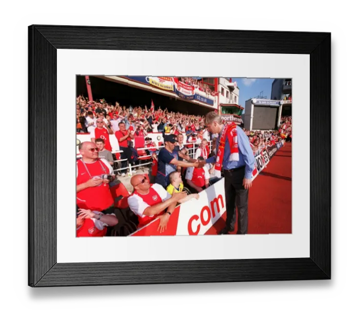 Framed Print : Arsenal vs Leicester City: FA Premiership Battle at Highbury, May 15, 2004 Framed Print : Arsenal vs Leicester City: FA Premiership Battle at Highbury, May 15, 2004