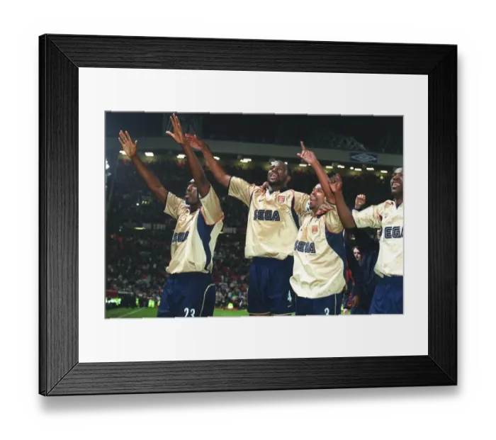 Framed Print : Patrick Vieira, Ashley Cole, Lauren and Sol Campbell celebrate the Arsenal Championship victory afte