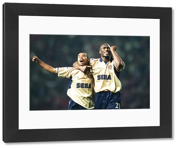 Sol Campbell and Ashley Cole celebrate the Arsenal Championship win