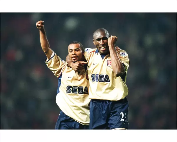 Sol Campbell and Ashley Cole celebrate th Arsenal Championship win