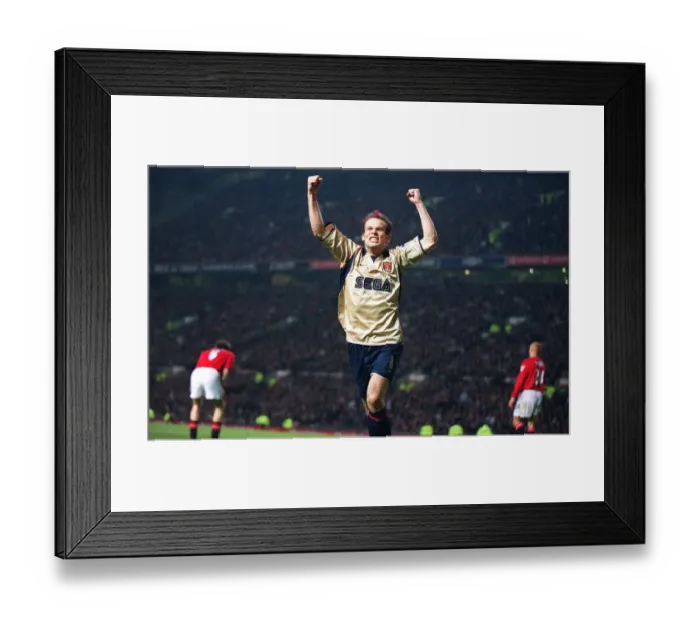 Framed Print : Ljungberg's Stunner: Arsenal's Shocking Victory at Old Trafford (Man Utd 0-1 Arsenal)
