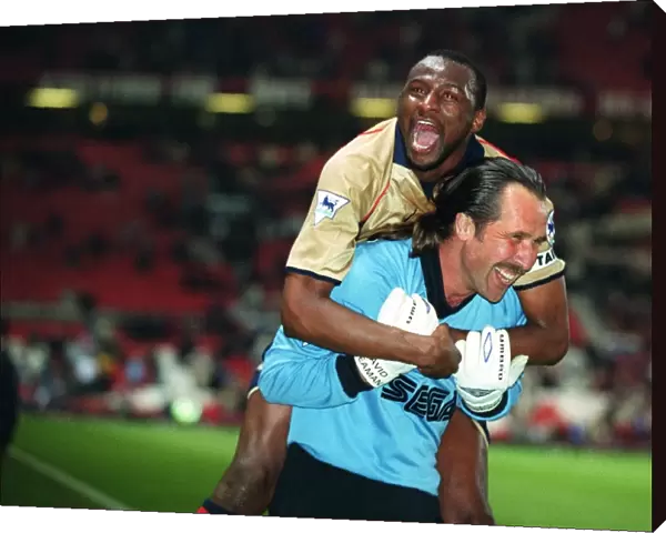 Patrick Vieira and David Seaman celebrate the Arsenal Championship victory after the match