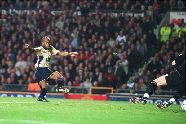 Sylvain Wiltord shoots past Manchester United goalkeeper Fabien Barthez to score the Arsenal goal th