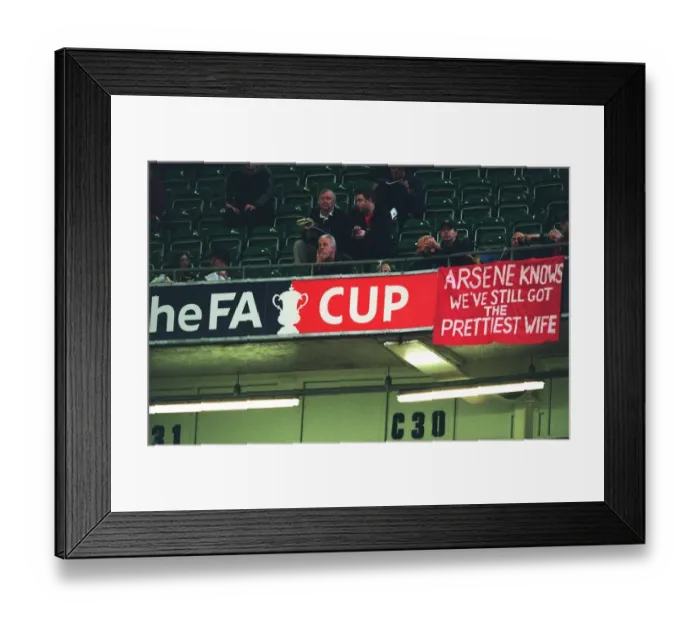 Framed Print : Arsenal Lifts FA Cup: Arsenal 1-0 Southampton, Millennium Stadium, 2003
