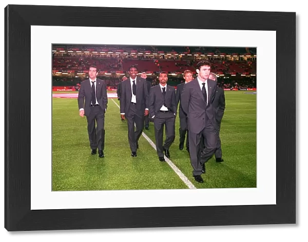 (L>R) Edu, kanu, ashley Cole, Ray Parlour and Martin Keown walk of the pitch