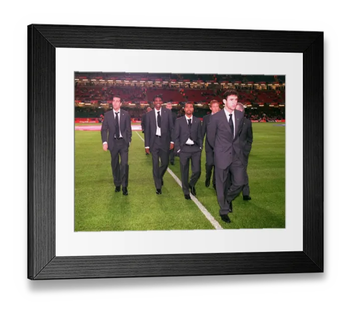 Framed Print : (L>R) Edu, kanu, ashley Cole, Ray Parlour and Martin Keown walk of the pitch Framed Print : (L>R) Edu, kanu, ashley Cole, Ray Parlour and Martin Keown walk of the pitch