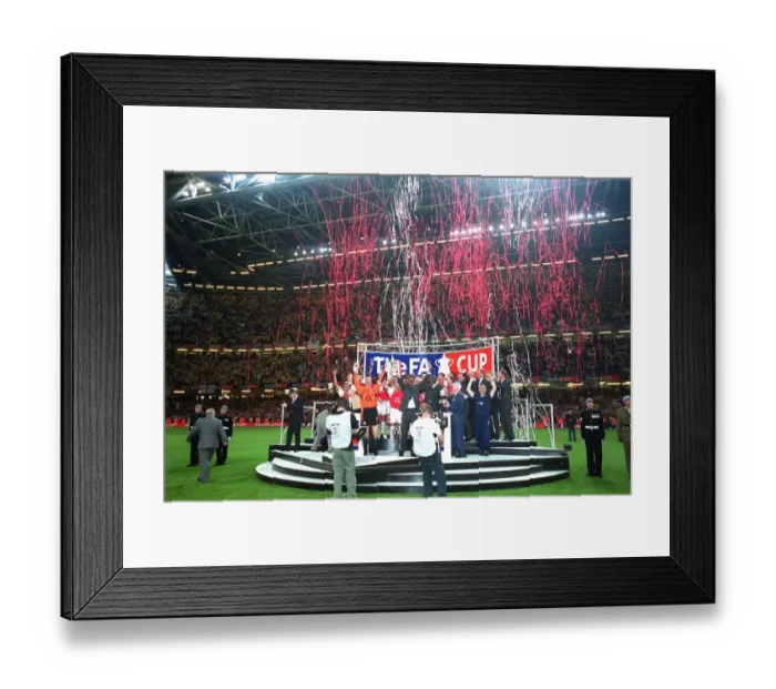 Framed Print : The Arsenal team lift the FA Cup Framed Print : The Arsenal team lift the FA Cup