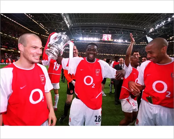 Freddie Ljungberg, Kolo Toure and Thierry Henry (Arsenal) with the FA Cup Trophy