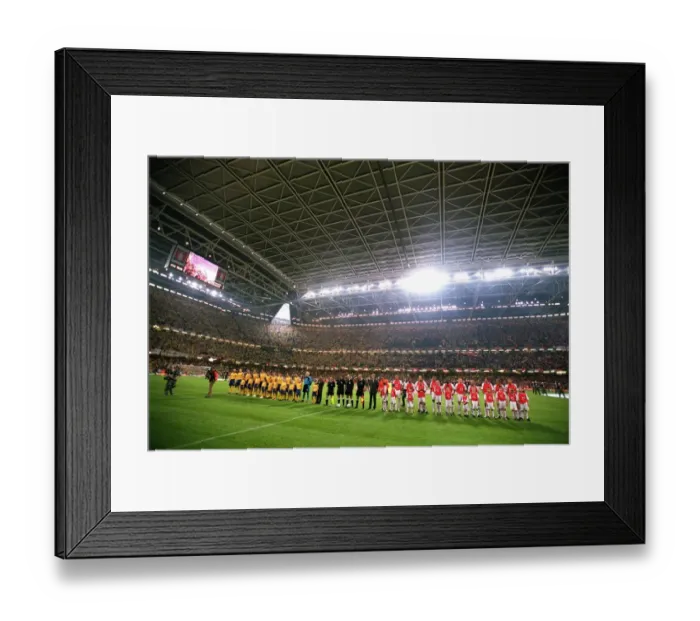 Framed Print : Arsenal and Southampton players line-up before the match