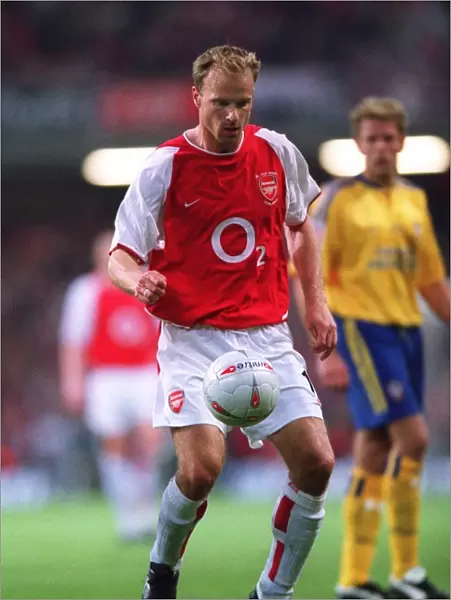 Dennis Bergkamp's Game-Winning Goal: Arsenal's FA Cup Victory over Southampton (03 / 05 / 03)