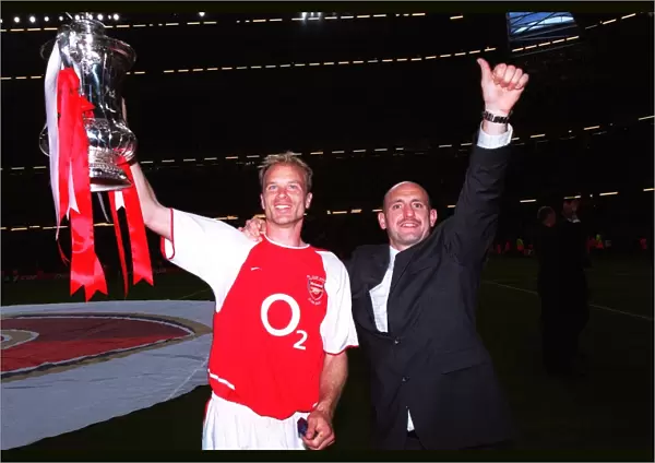 Dennis Bergkamp and Tony Colbert (Arsenal) with the FA Cup Trophy