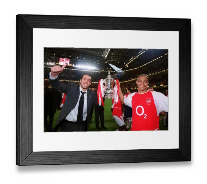 Framed Print : Edu and Gilberto with the FA Cup Trophy. Arsenal 1: 0 Southampton. The F