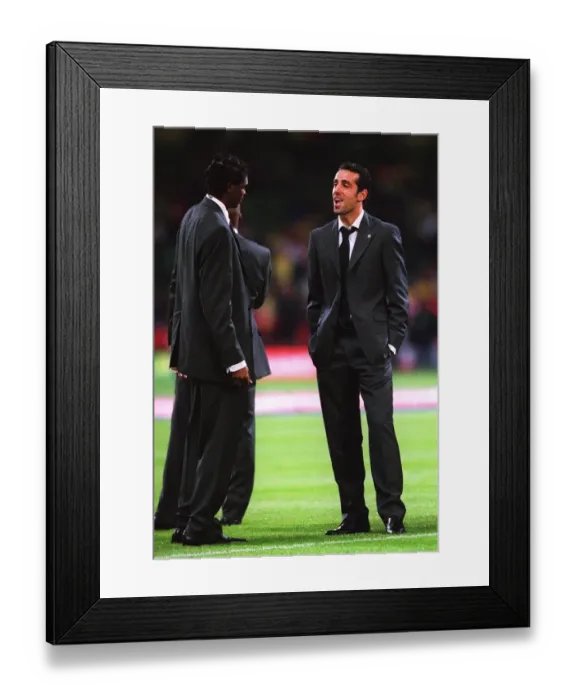 Framed Print : Edu and Kanu (Arsenal) chat before the match. Arsenal 1: 0 Southampton. The F