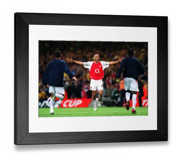 Framed Print : Thierry Henry celebrates the Arsenal victory with Giovanni van Bronckhorst and Kolo Toure