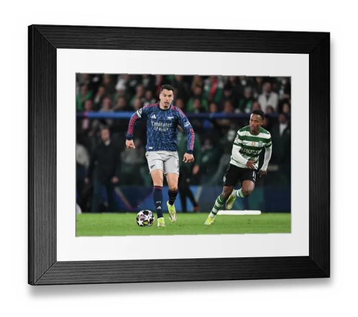 Framed Print : Sporting Clube de Portugal v Arsenal FC - UEFA Champions League 2025 / 26 Quarter-Final First Leg