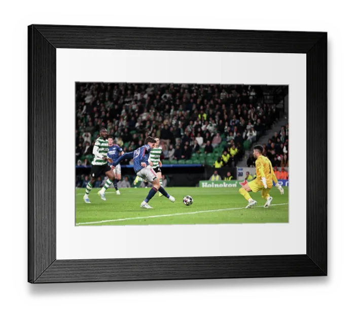Framed Print : Sporting Clube de Portugal v Arsenal FC - UEFA Champions League 2025 / 26 Quarter-Final First Leg
