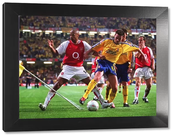 Thierry Henry (Arsenal) Matt Oakley (Southampton). Arsenal 1: 0 Southampton