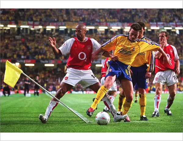 Thierry Henry (Arsenal) Matt Oakley (Southampton). Arsenal 1: 0 Southampton