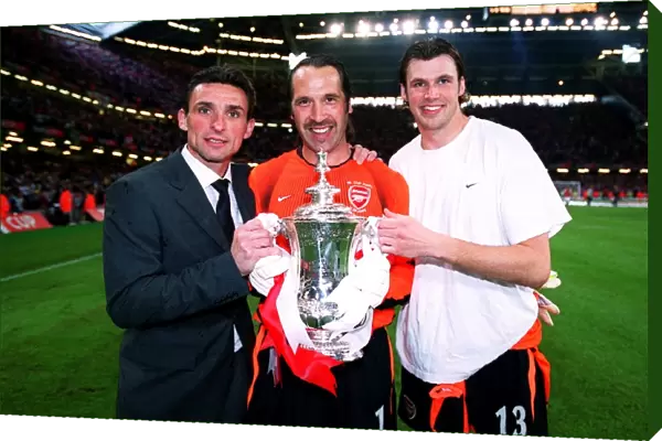 David Seaman, Guillaume Warmuz and Stuart Taylor (Arsenal) with the FA Cup Trophy