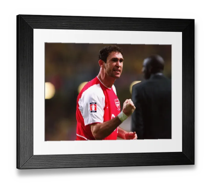 Framed Print : Martin Keown (Arsenal) celebrates after the match. Arsenal 1: 0 Southampton Framed Print : Martin Keown (Arsenal) celebrates after the match. Arsenal 1: 0 Southampton