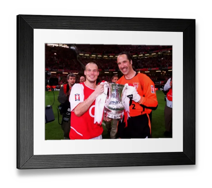 Framed Print : David Seaman anf Freddie Ljungberg (Arsenal) with the FA Cup Trophy Framed Print : David Seaman anf Freddie Ljungberg (Arsenal) with the FA Cup Trophy