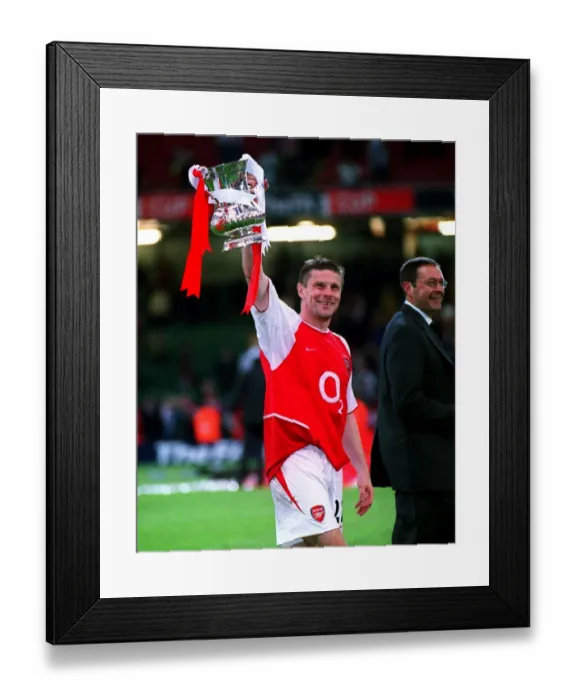 Framed Print : Oleg Luzhny (Arsenal) with the trophy at the end of the match