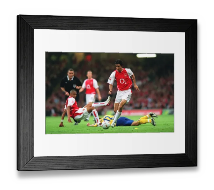 Framed Print : Robert Pires and Gilberto (Arsenal) Anders Svensson (Southampton)