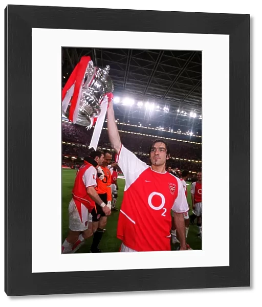Robert Pires with the FA Cup Trophy. Arsenal 1: 0 Southampton. The F