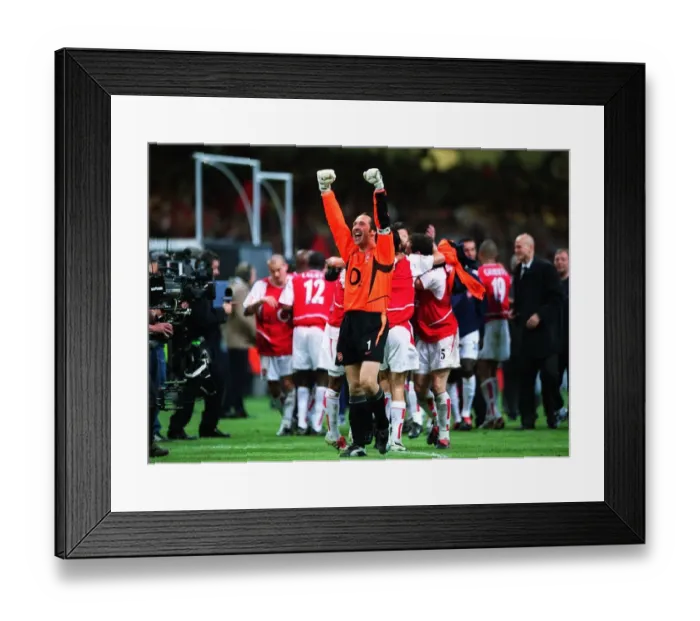 Framed Print : David Seaman (Arsenal) celebrates at the end of the match