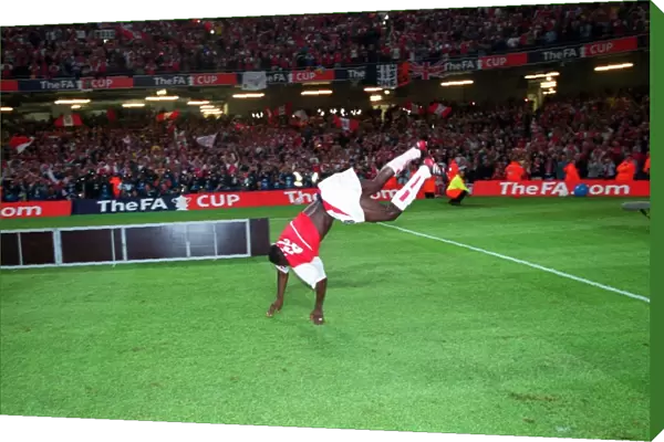 Kolo Toure does a back-flip after the match. Arsenal 1: 0 Southampton. The F