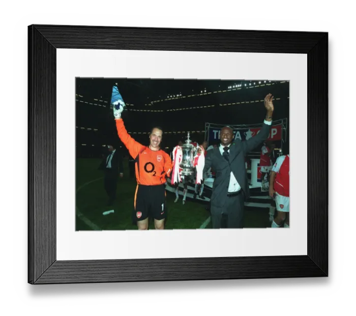 Framed Print : Arsenal's Victorious Captains: Lifting the FA Cup after a 1-0 Win over Southampton (The Millennium Stadium, Cardiff, 2003)