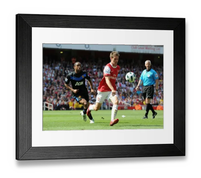 Framed Print : Aaron Ramsey (Arsenal) Anderson (Man Utd). Arsenal 1: 0 Manchester United