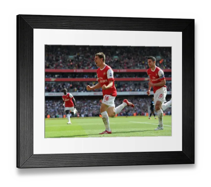 Framed Print : Unstoppable Arsenal: Ramsey and van Persie's 1-0 Victory Over Manchester United