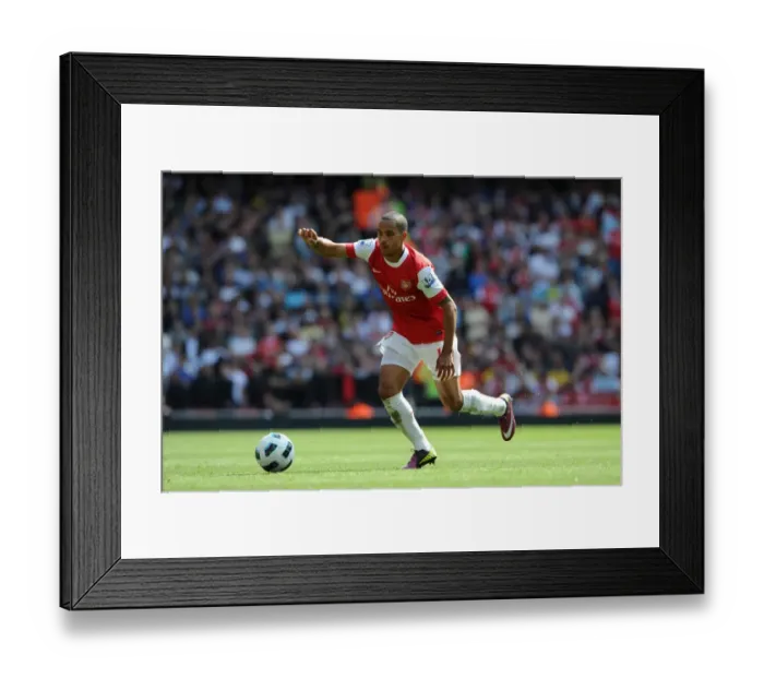 Framed Print : Theo Walcott (Arsenal). Arsenal 1: 0 Manchester United. Barclays Premier League