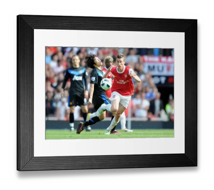 Framed Print : Laurent Koscielny (Arsenal) Ji-Sung Park (Man United). Arsenal 1: 0 Manchester United Framed Print : Laurent Koscielny (Arsenal) Ji-Sung Park (Man United). Arsenal 1: 0 Manchester United
