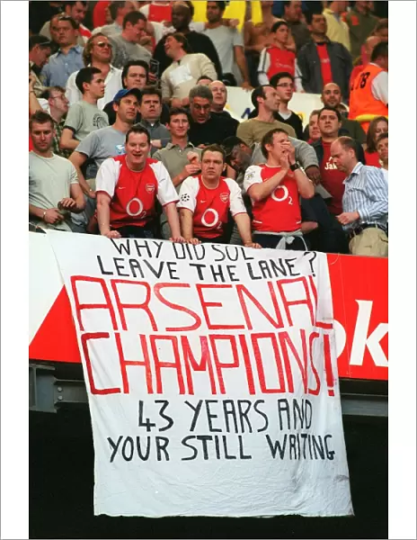 Arsenal Celebrate League Victory at White Hart Lane, 2004