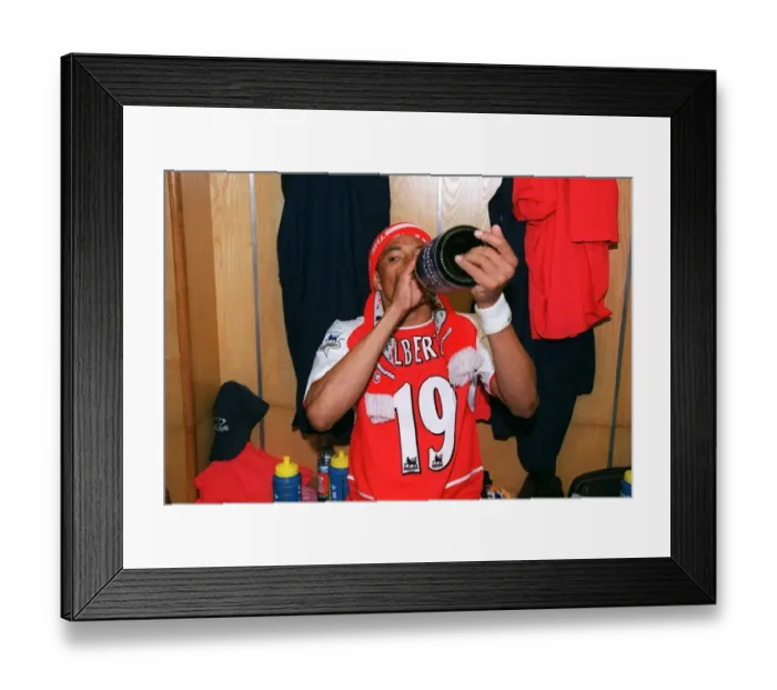 Framed Print : Gilberto (Arsenal) celebrates at the end of the match