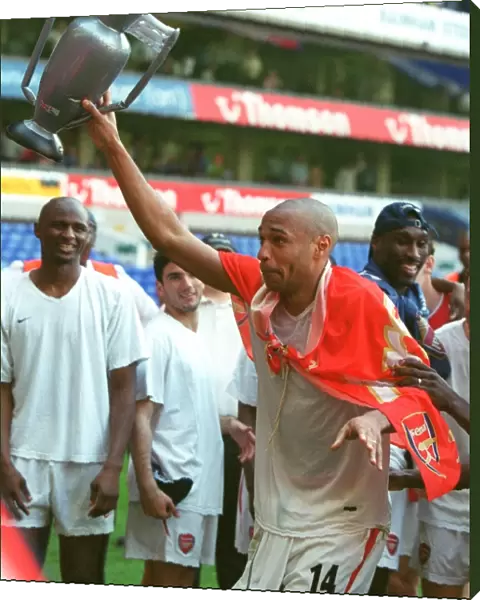Thierry Henry's Glory: Arsenal Clinch the Premier League Title at White Hart Lane (2004)
