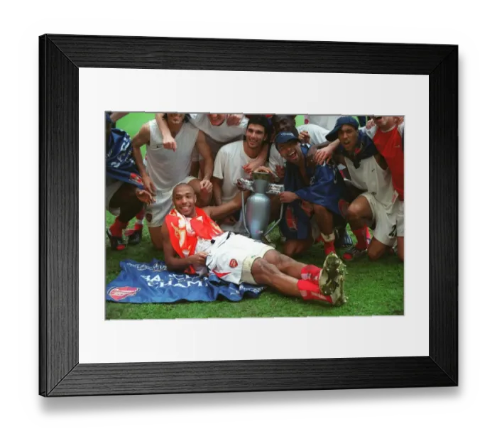Framed Print : Thierry Henry, Jose Reyes, Ashley Cole and Gael Clichy (Arsenal) celebrates winning the League